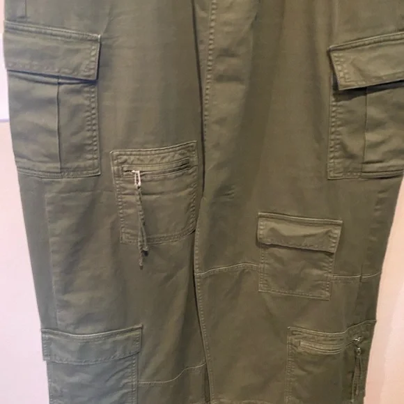 GAP Green Cargo Skirt with Utility Design​ - Picture 4 of 7
